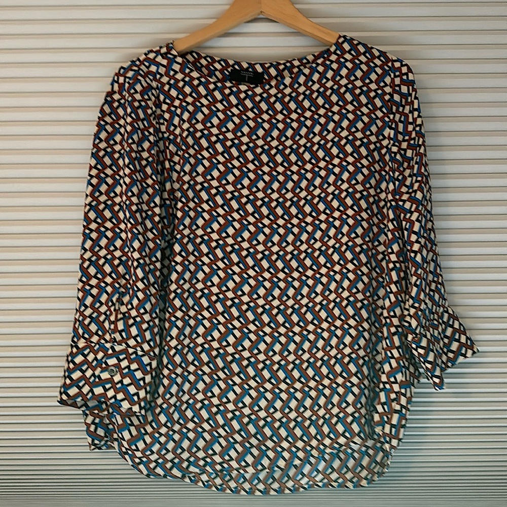 Size Medium TAHARI Blouse. Multicolor